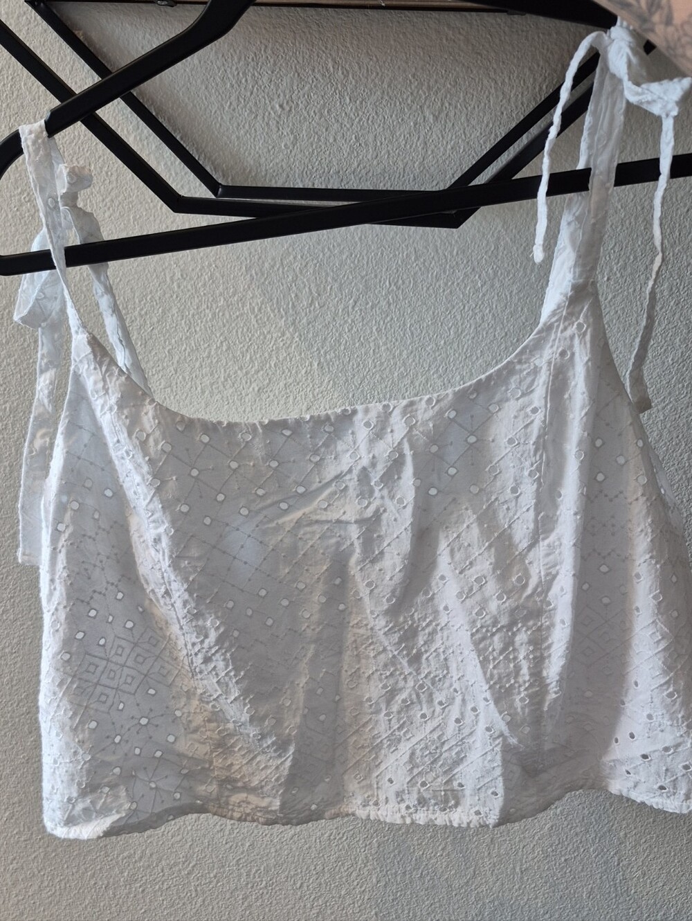 Old Navy White Eyelet Tie-Shoulder Cropped Camisole
